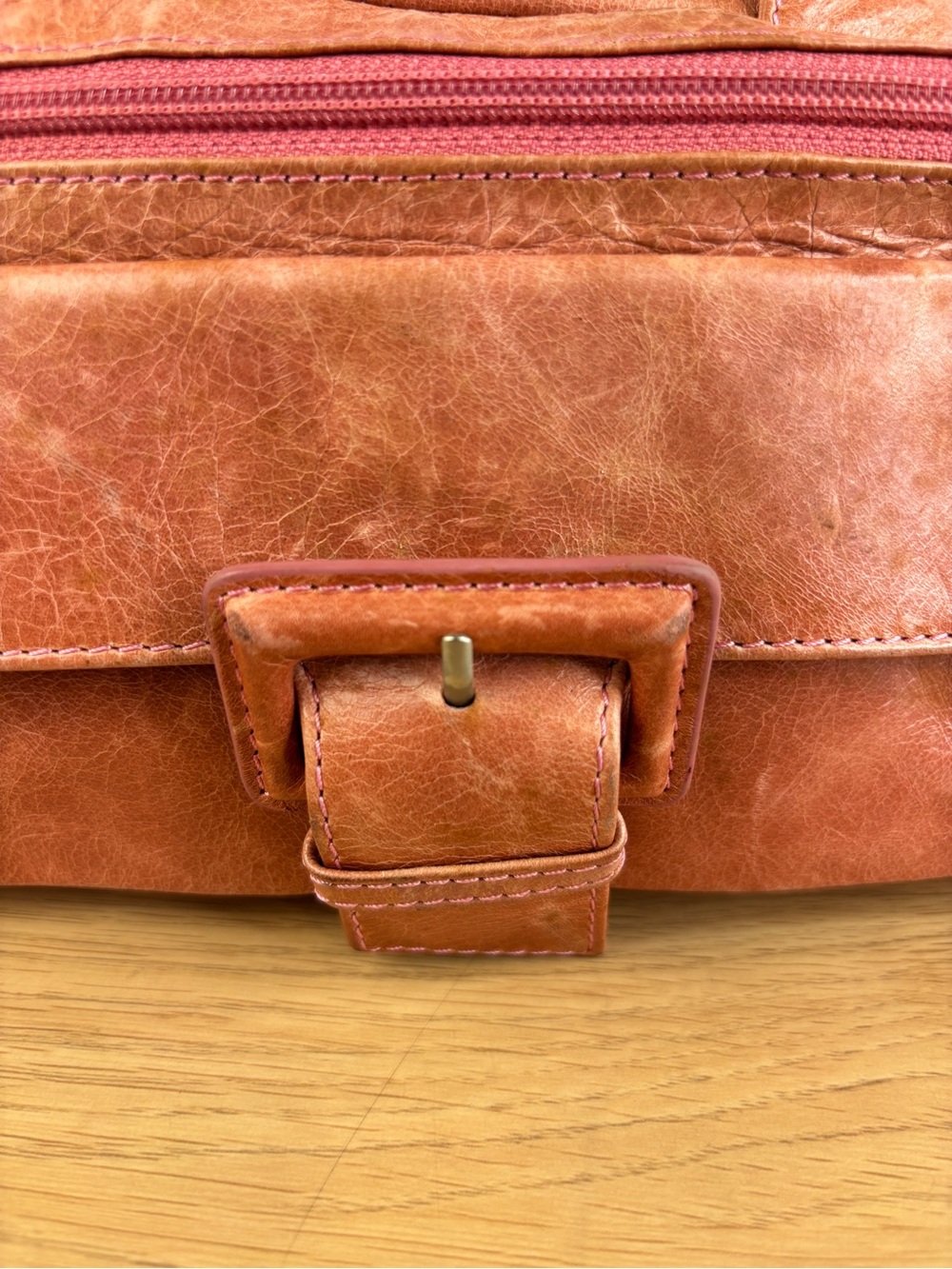 Vintage RARE Coral Pink HOBO Brand High Quality Leather Mini Zip Bag - Picture 3 of 15